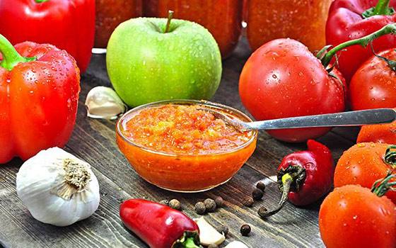Готовим вкусную аджику из помидоров, яблок, баклажанов, перца и пряных трав - фото