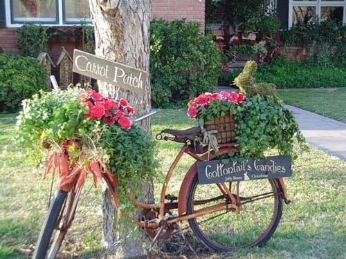 Декор для сада из старого велосипеда - фото