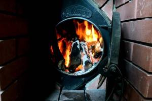 Как и чем правильно топить печь Булерьян: виды топлива, инструкция по экспл ... - фото