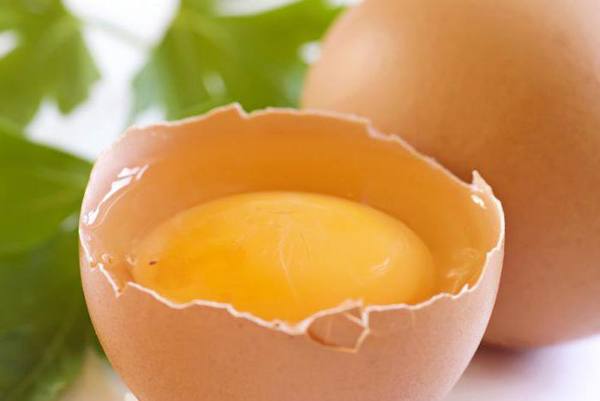 Сырые яйца: пить или не пить? с фото