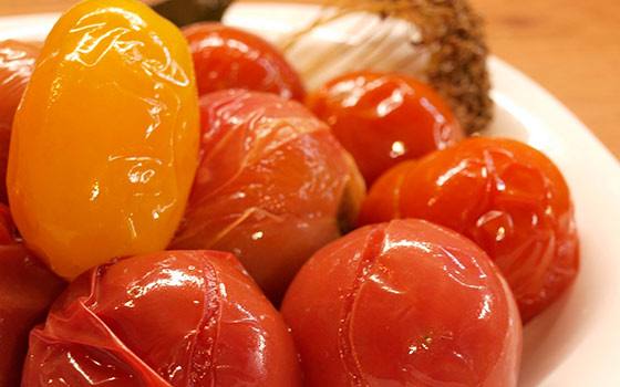 Как засолить в бочке красные, зеленые и бурые помидоры: особенности заготовки с фото